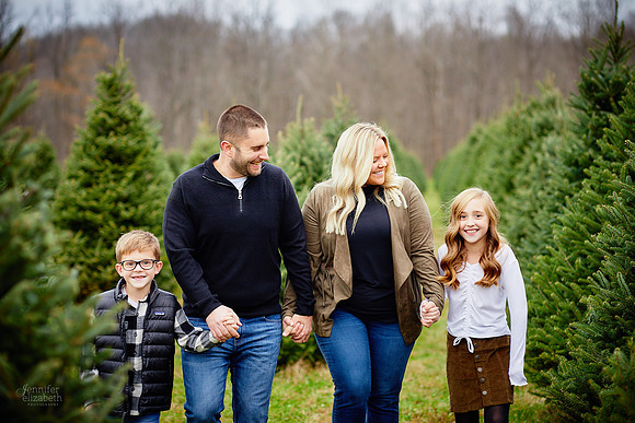 Christmas Mini Sessions at Sugar Pines Farm in Chesterland, Ohio
