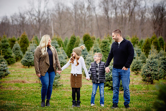 Christmas Mini Sessions at Sugar Pines Farm in Chesterland, Ohio