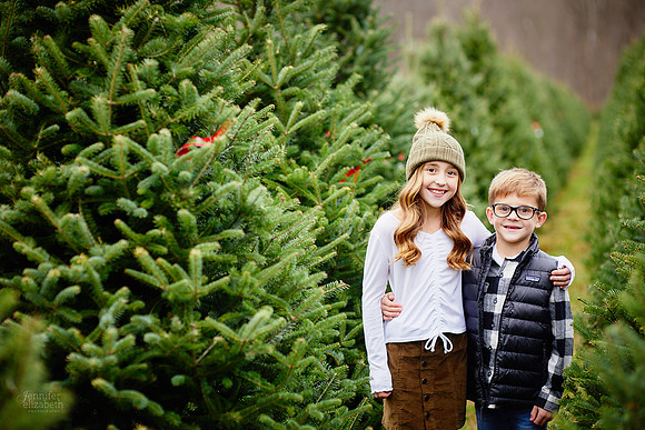 Christmas Mini Sessions at Sugar Pines Farm in Chesterland, Ohio