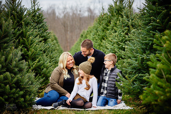 Christmas Mini Sessions at Sugar Pines Farm in Chesterland, Ohio