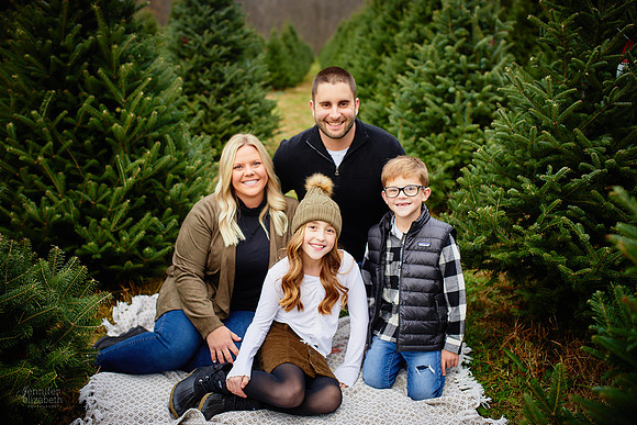 Christmas Mini Sessions at Sugar Pines Farm in Chesterland, Ohio