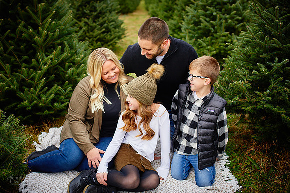 Christmas Mini Sessions at Sugar Pines Farm in Chesterland, Ohio