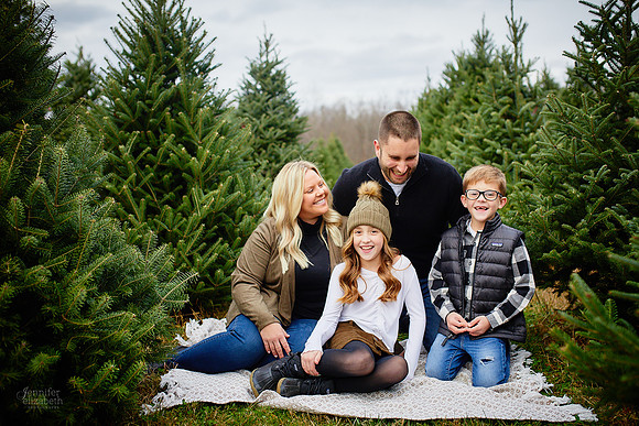 Christmas Mini Sessions at Sugar Pines Farm in Chesterland, Ohio