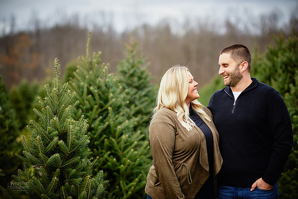 Christmas Mini Sessions at Sugar Pines Farm in Chesterland, Ohio