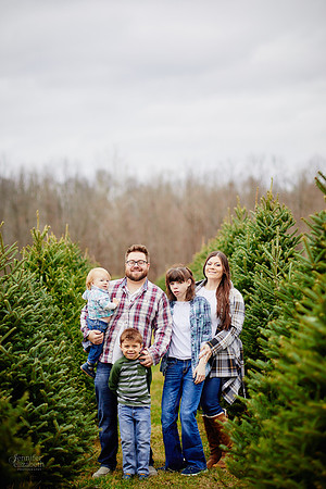 Christmas Mini Sessions at Sugar Pines Farm in Chesterland, Ohio