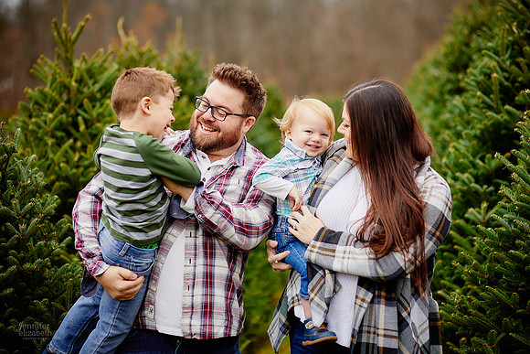 Christmas Mini Sessions at Sugar Pines Farm in Chesterland, Ohio