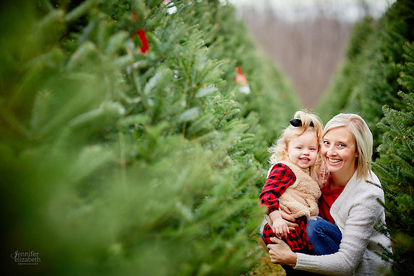 Christmas Mini Sessions at Sugar Pines Farm in Chesterland, Ohio