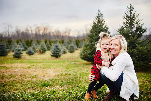 Christmas Mini Sessions at Sugar Pines Farm in Chesterland, Ohio