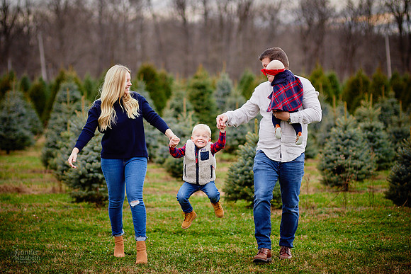 Christmas Mini Sessions at Sugar Pines Farm in Chesterland, Ohio