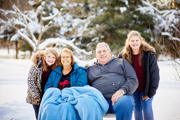 The T Family: Winter Portrait Session in Mantua, Ohio