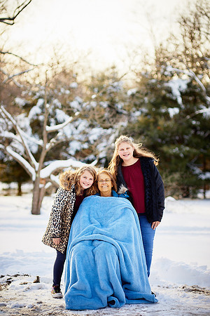 The T Family: Winter Portrait Session in Mantua, Ohio
