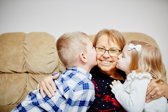 The T Family: Winter Portrait Session in Mantua, Ohio