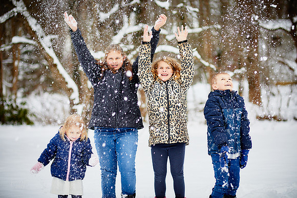 The T Family: Winter Portrait Session in Mantua, Ohio