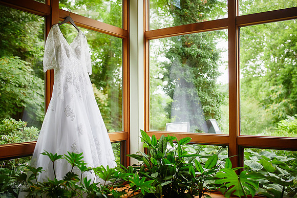 Meg & Tyler: Wedding at Fellows Riverside Gardens in Youngstown