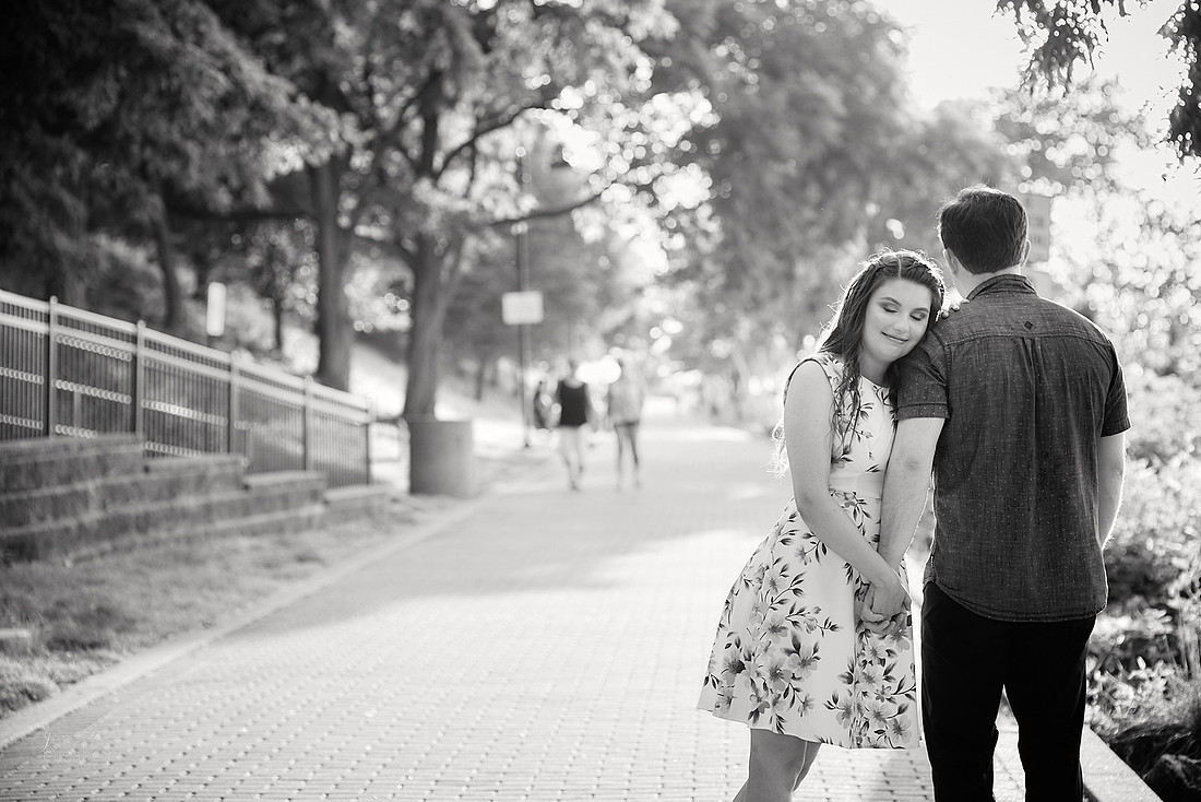 Katherine & Nathan: Engagement Session at Lakewood Park in Cleveland