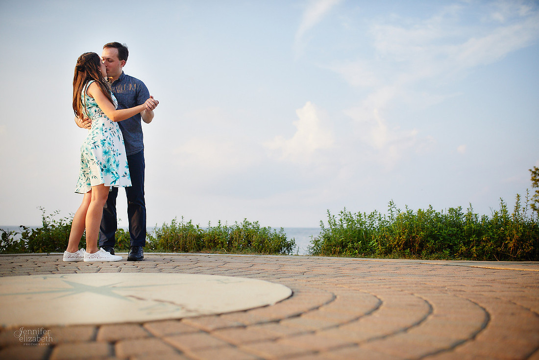 Katherine & Nathan: Engagement Session at Lakewood Park in Cleveland