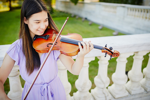 Christina: Senior Portrait Session at the Cleveland Museum of Art and Wade Lagoon