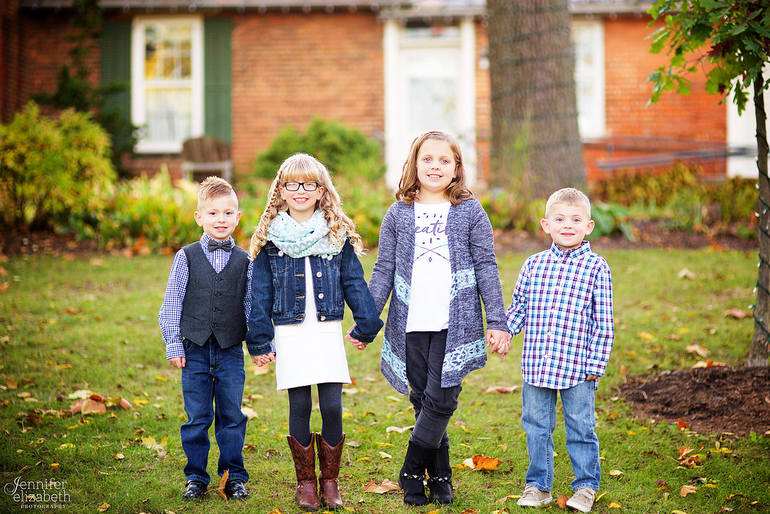 The D & S Families: Portrait Session at Everal Barn in Westerville