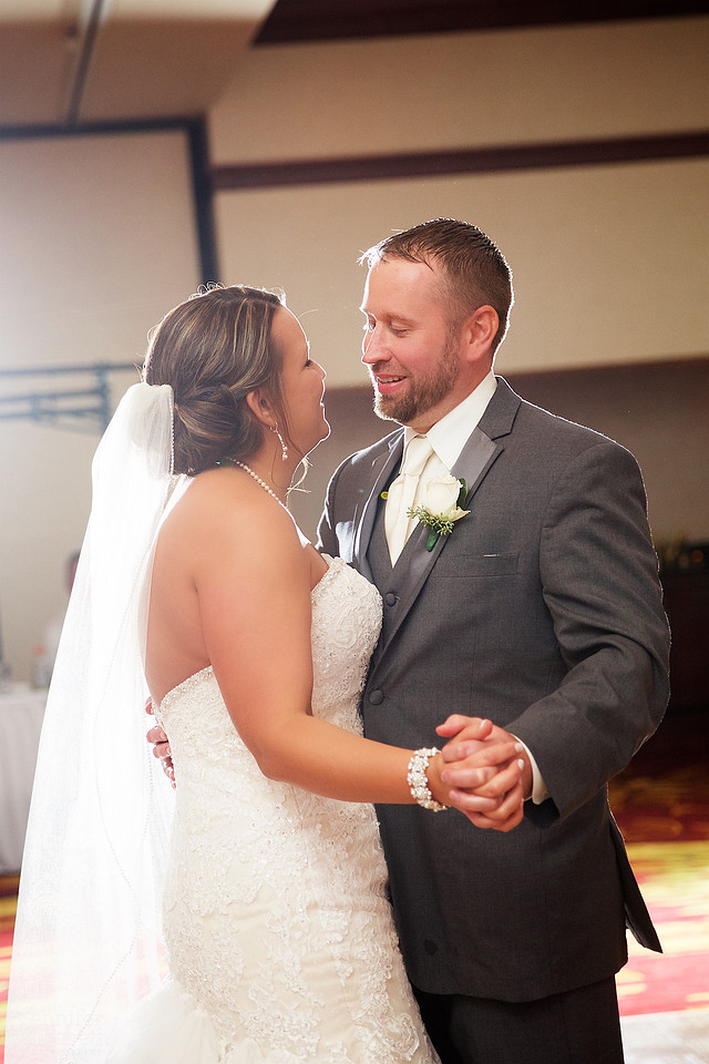 Amanda & Mike: Cleveland, Ohio Wedding