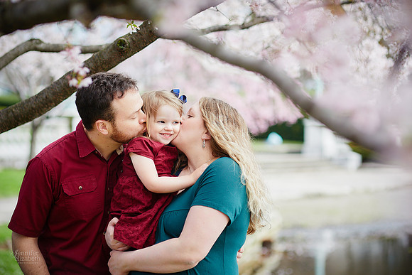 The Y Family: Portrait Session at the Cleveland Museum of Art and Wade Lagoon