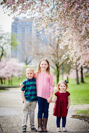 The Y Family: Portrait Session at the Cleveland Museum of Art and Wade Lagoon