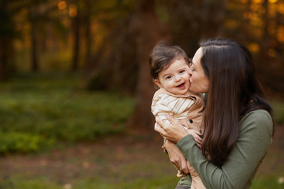The M Family: Backyard Portrait Session in Willoughby Hills