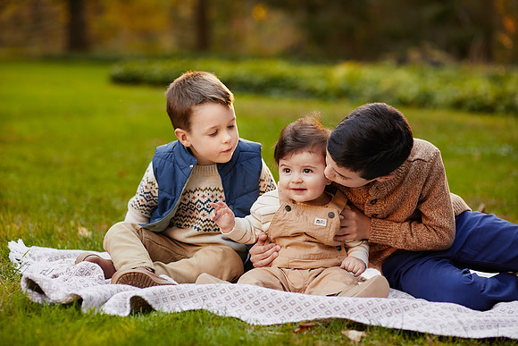 The M Family: Backyard Portrait Session in Willoughby Hills
