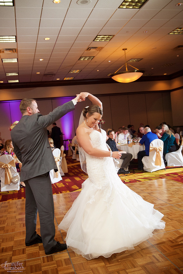 Amanda & Mike: Cleveland, Ohio Wedding