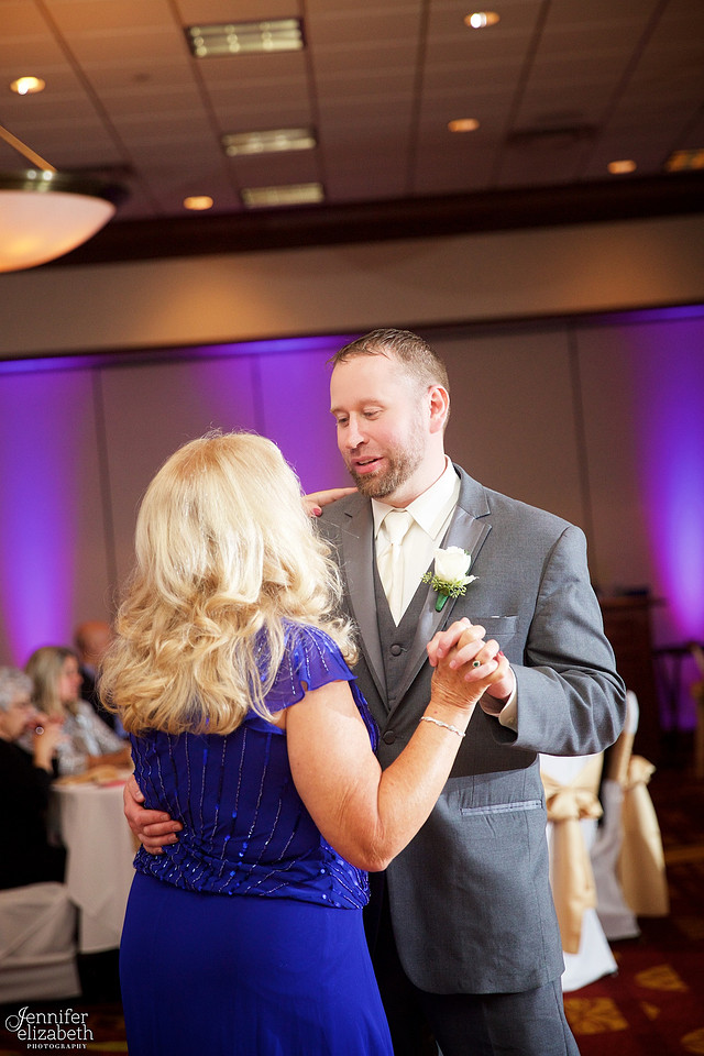 Amanda & Mike: Cleveland, Ohio Wedding